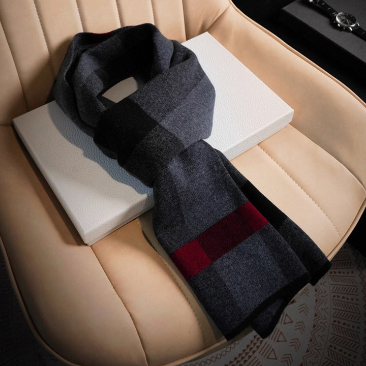 Classic men’s scarf with wool content, checked