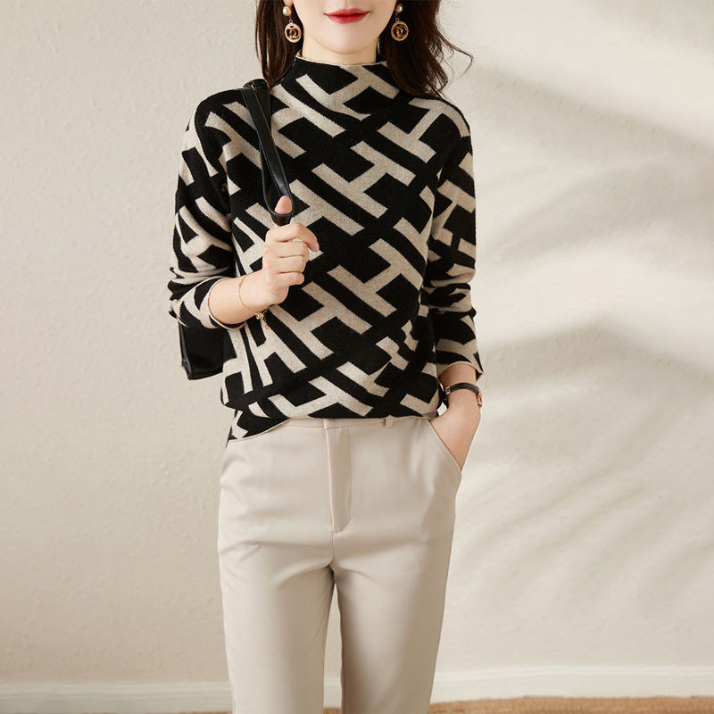Women's knitted sweater with letter pattern