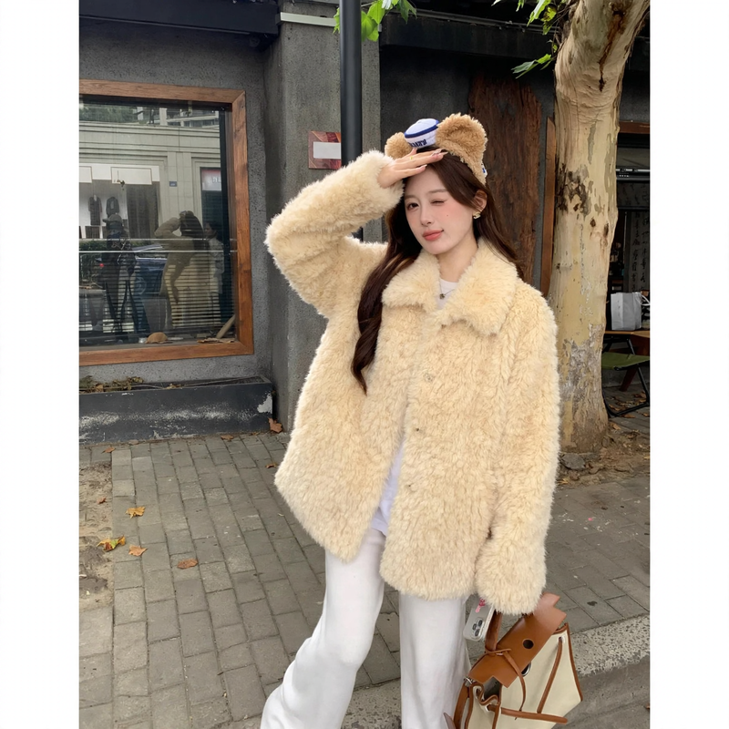 Padded women's jacket with lamb fleece collar