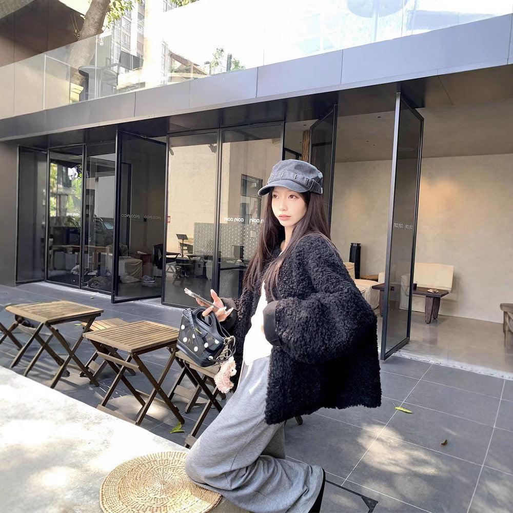 Women's coat made of lambskin imitation and suede imitation