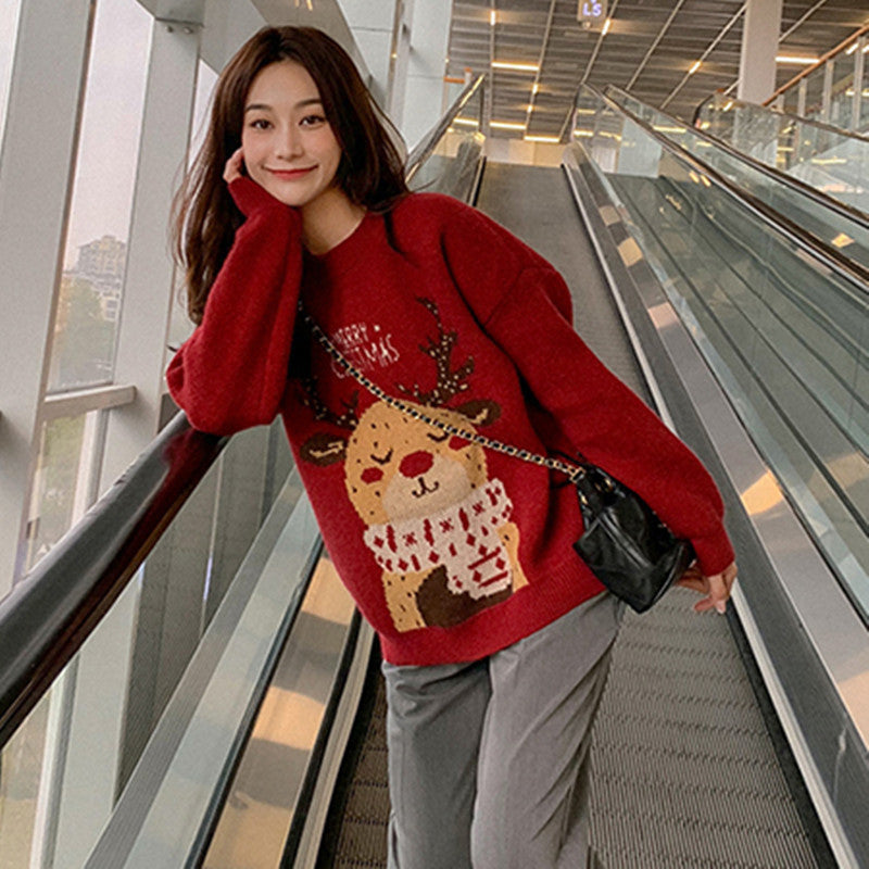 Loose women's Christmas sweater with reindeer motif