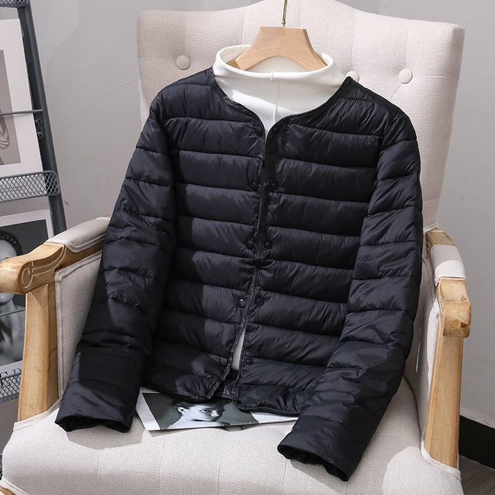 Lightweight, fitted women's quilted jacket with round neck