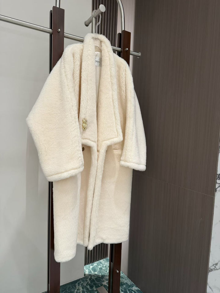 Long teddy coat made of wool