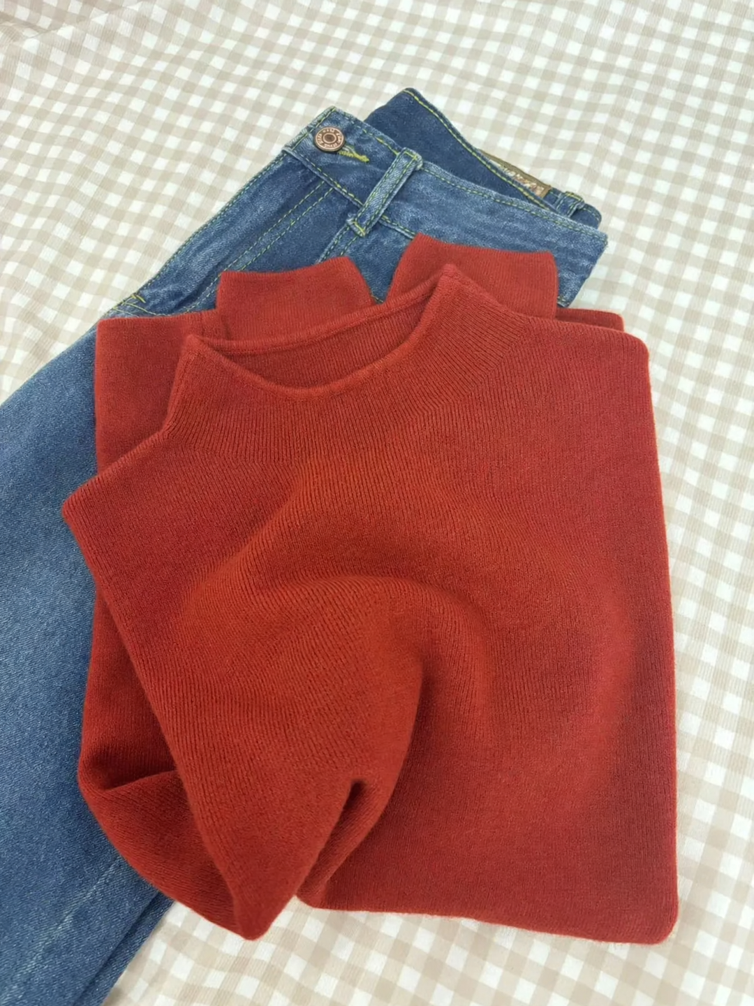 Ladies knitted pullover with stand-up collar, lined