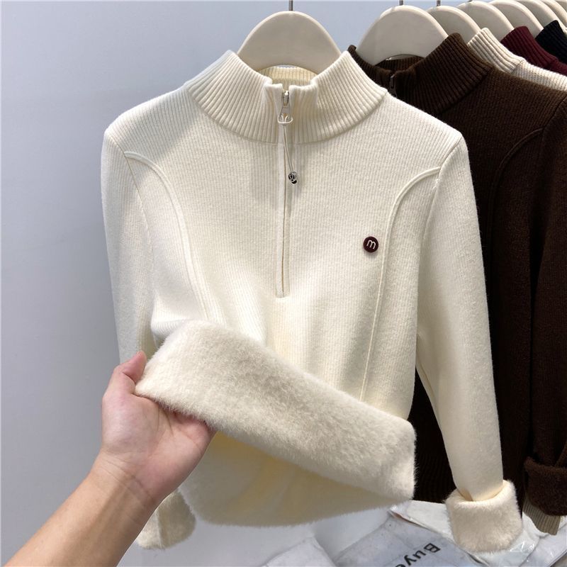 Padded women's knitted sweater with zipper and stand-up collar