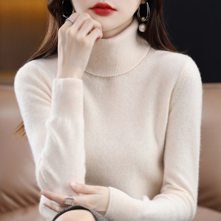 Women's turtleneck sweater made of pure wool, loosely cut