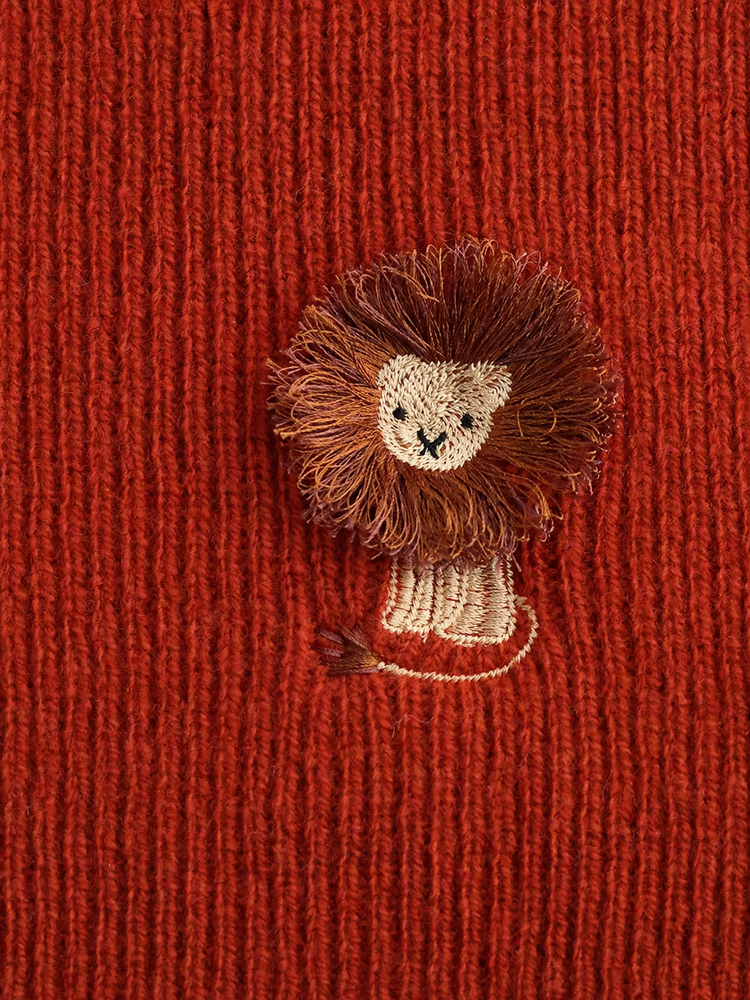 Merino wool scarf with lion embroidery, 32x160 cm