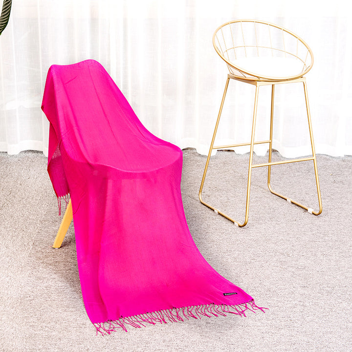 Thick scarf in cashmere look with fringes