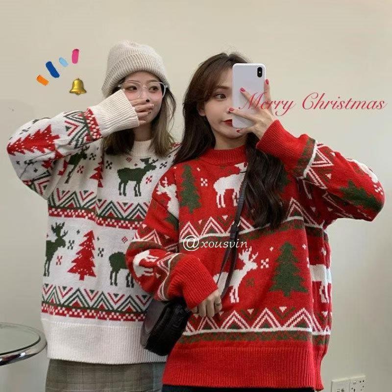 Christmas sweater with animal motif