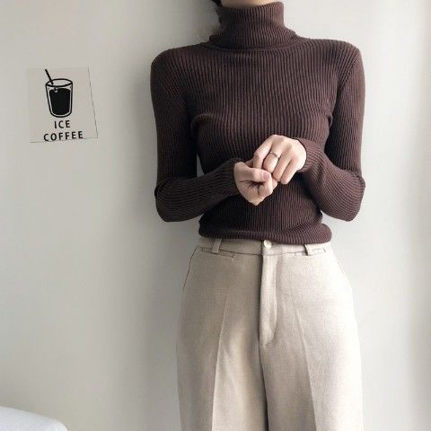 Form-fitting women's turtleneck sweater