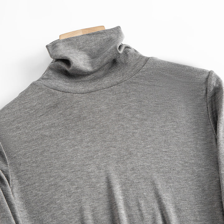 Elegant women's turtleneck sweater made of silk blend