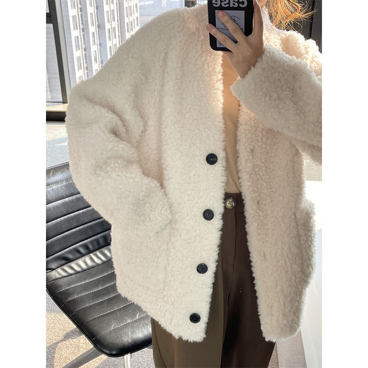 Women's coat made of 100% lamb wool with V-neck