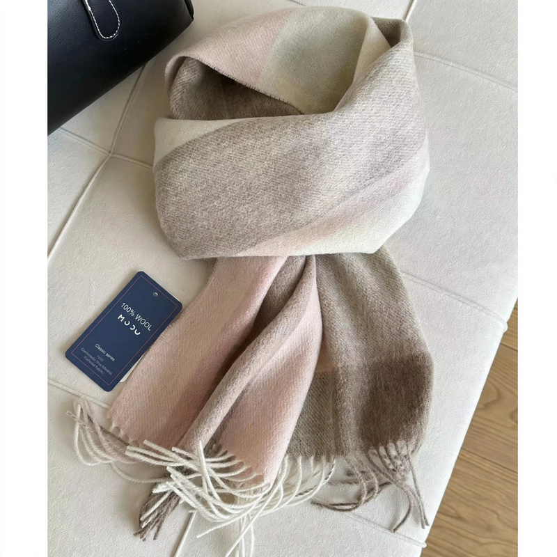 Classic wool scarf with check pattern