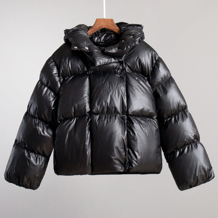 Short women's padded jacket in streetwear style with hood