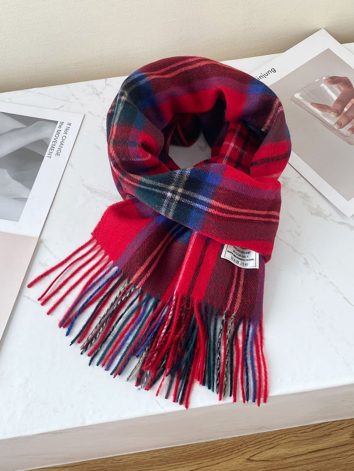 Checkered wool scarf with fringes, 188x30 cm