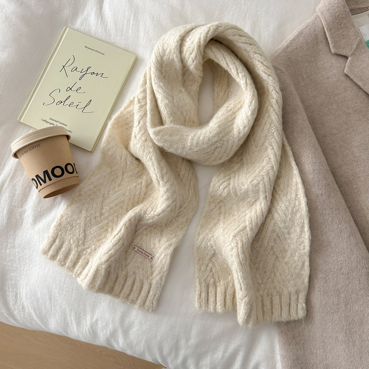 Knitted scarf made of alpaca wool blend