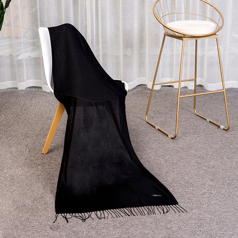 Thick scarf in cashmere look with fringes