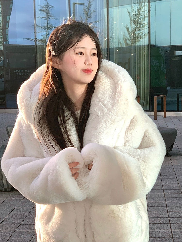 Mid-length coat with hood made of lamb fleece imitation