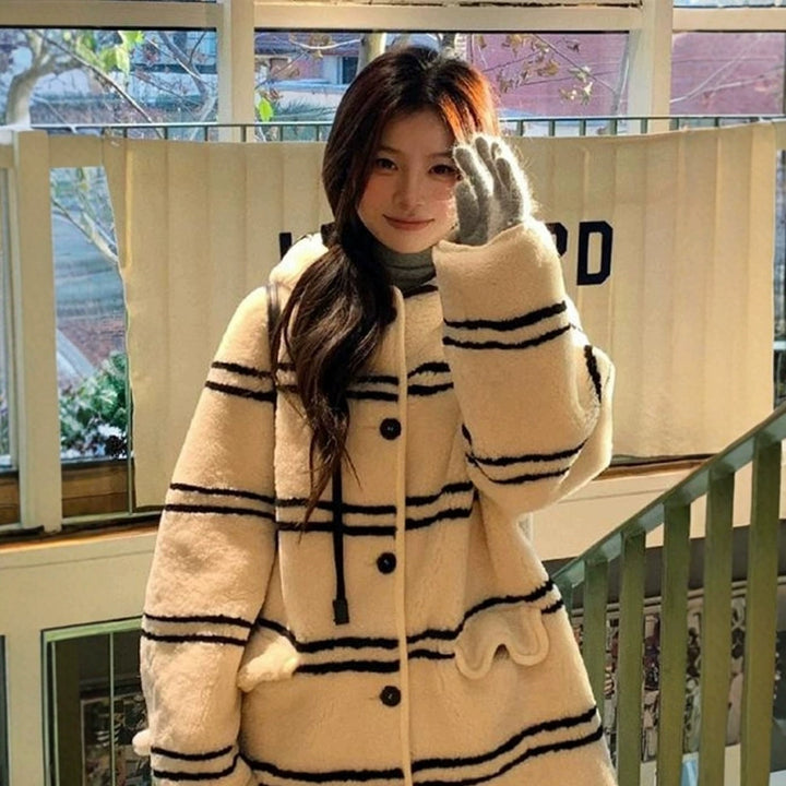 Mid-length women's winter coat in lambswool look