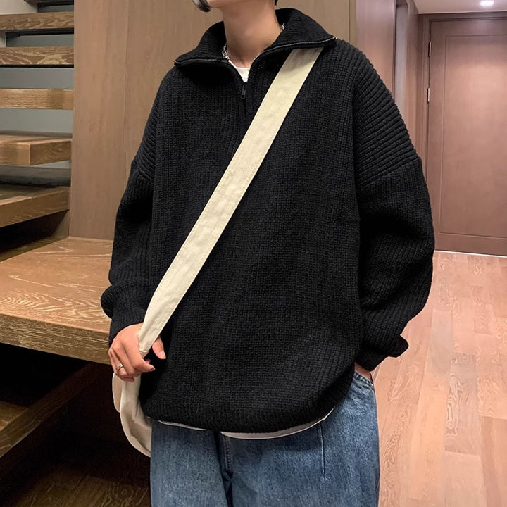 Loose men's knit sweater with zipper