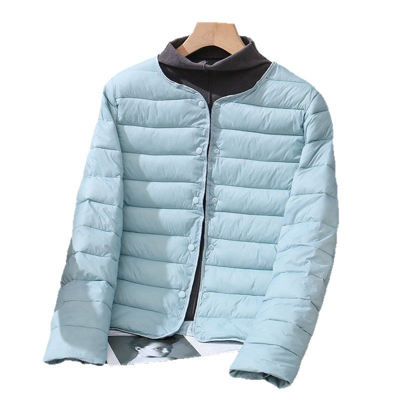 Lightweight, fitted women's quilted jacket with round neck