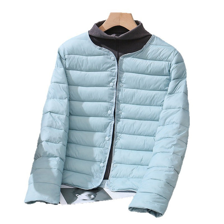 Lightweight, fitted women's quilted jacket with round neck