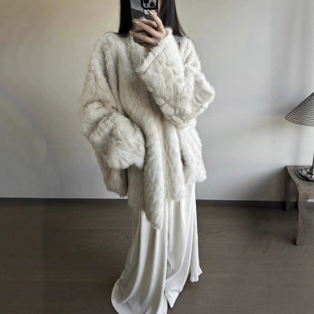 Warmer faux fur coat with bat sleeves