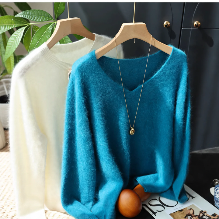 Women's pullover made of cashmere-wool blend, seamless