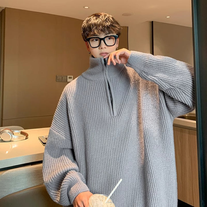 Loose men's knit sweater with zipper