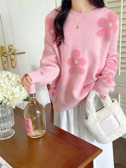 Women's knitted pullover with floral pattern and pearl trim