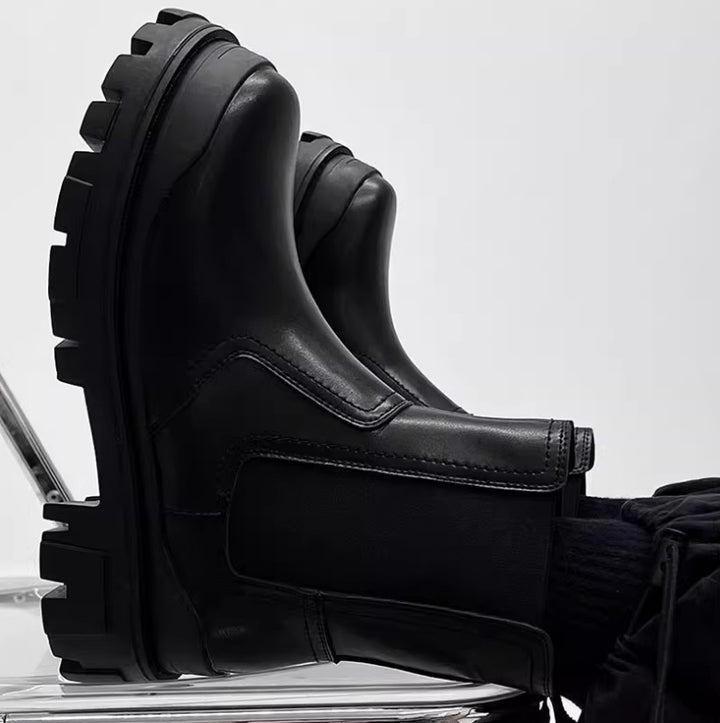 Elegant men's Chelsea boots with platform sole
