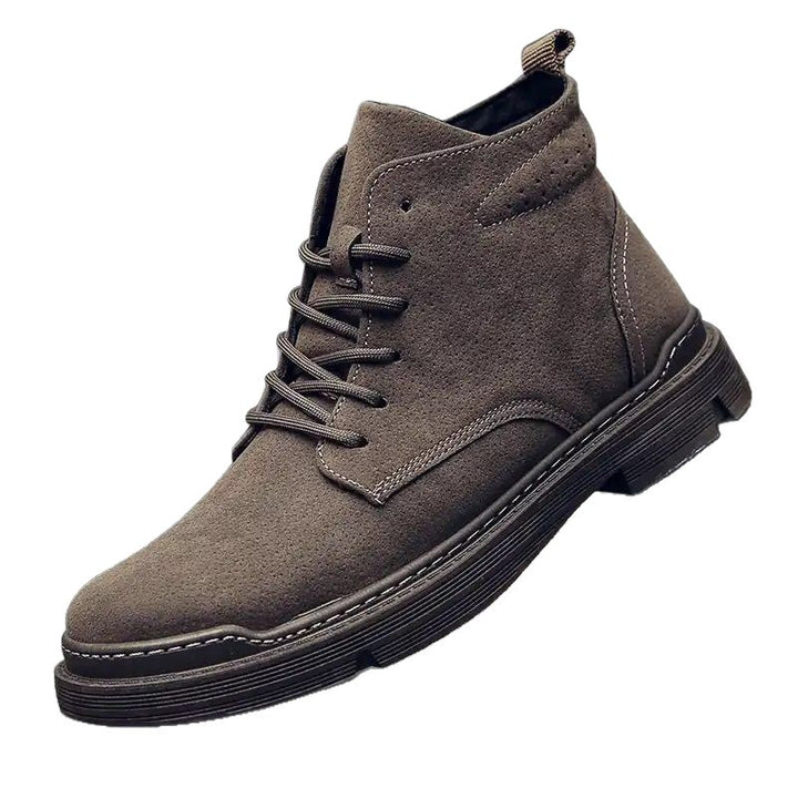 Robust men's boots in British style, slip-resistant