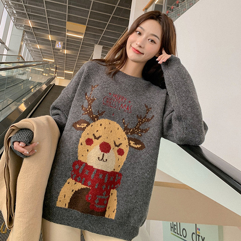 Loose women's Christmas sweater with reindeer motif