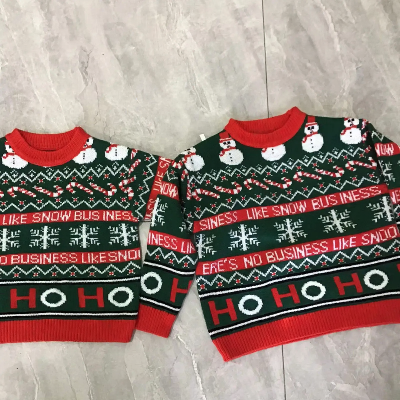 Loose knit sweater with Christmas motif