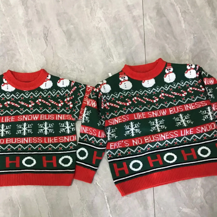 Loose knit sweater with Christmas motif