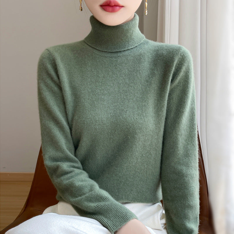 Women's turtleneck sweater made of pure wool, loosely cut