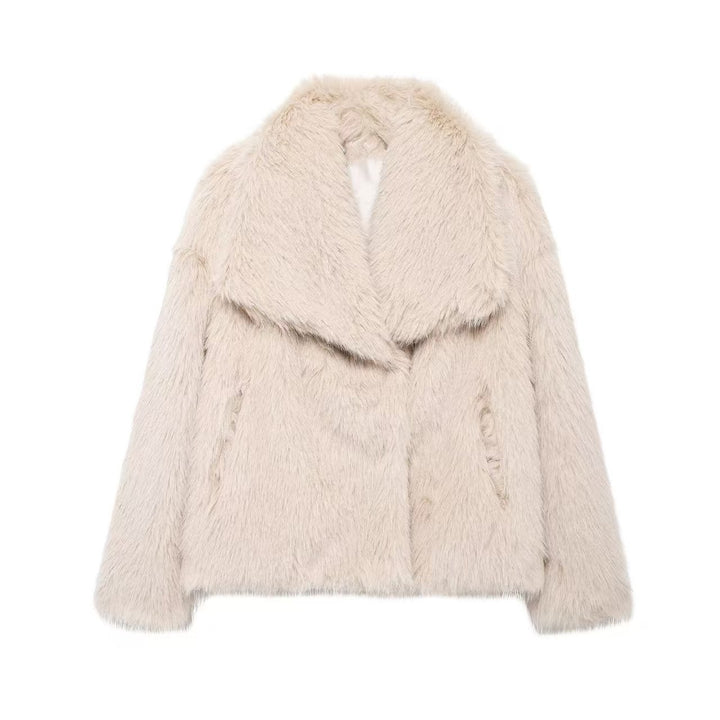 Fashionable coat with large faux fur lapel