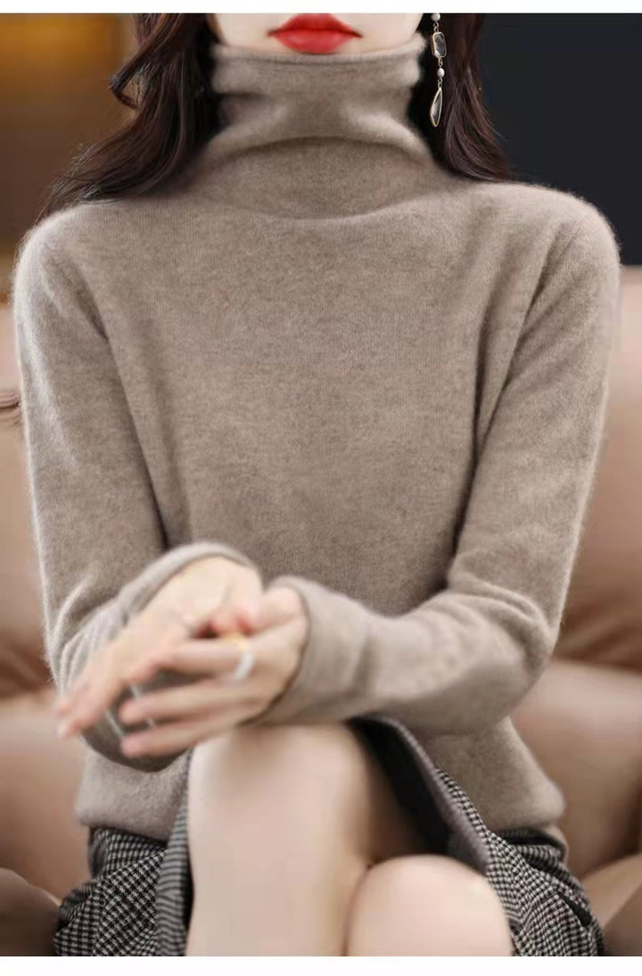 Women's wool turtleneck sweater, fitted