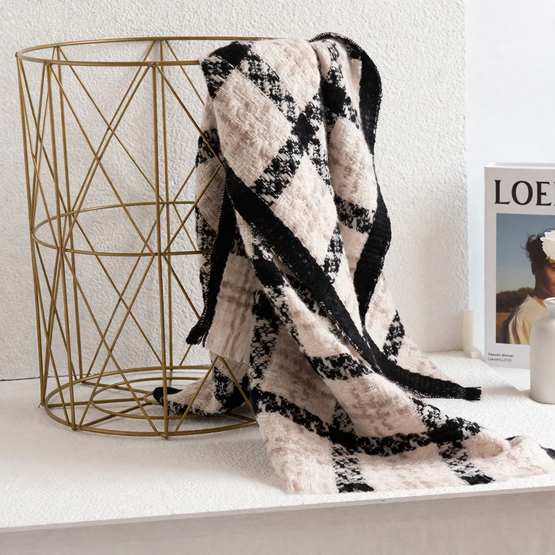 Large wool scarf in check pattern, 200x55cm