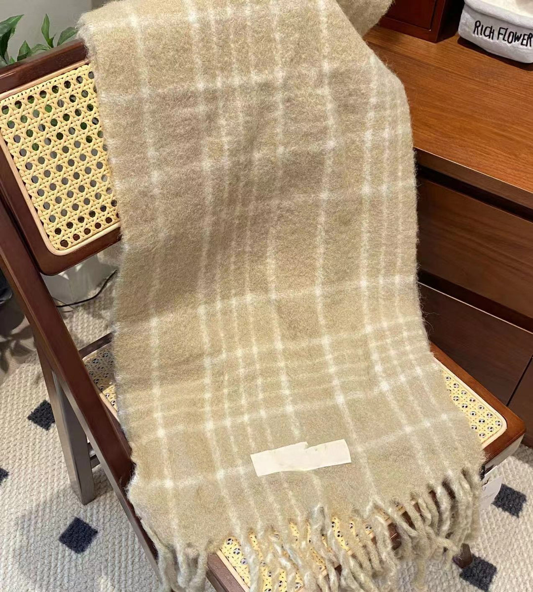 Alpaca wool scarf with check pattern and fringes
