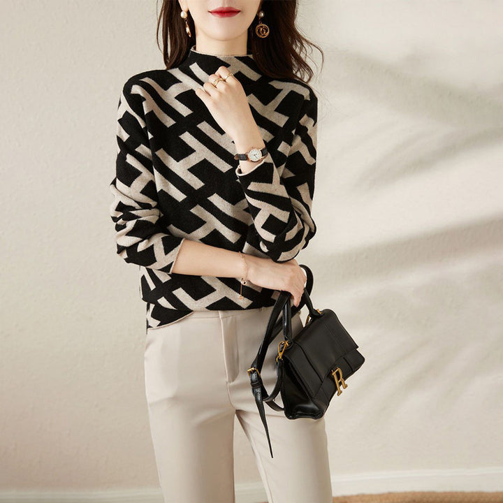 Women's knitted sweater with letter pattern