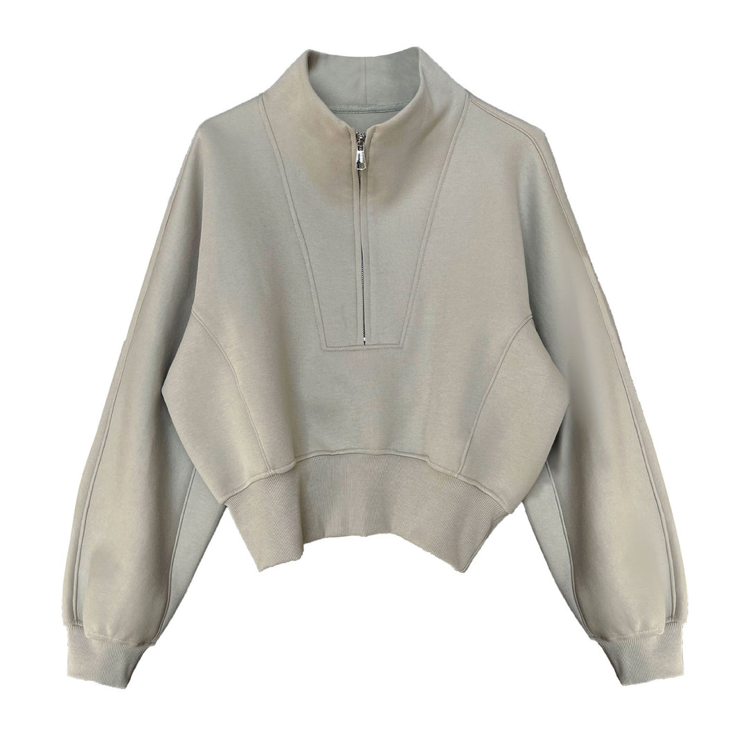 Sporty top with zipper
