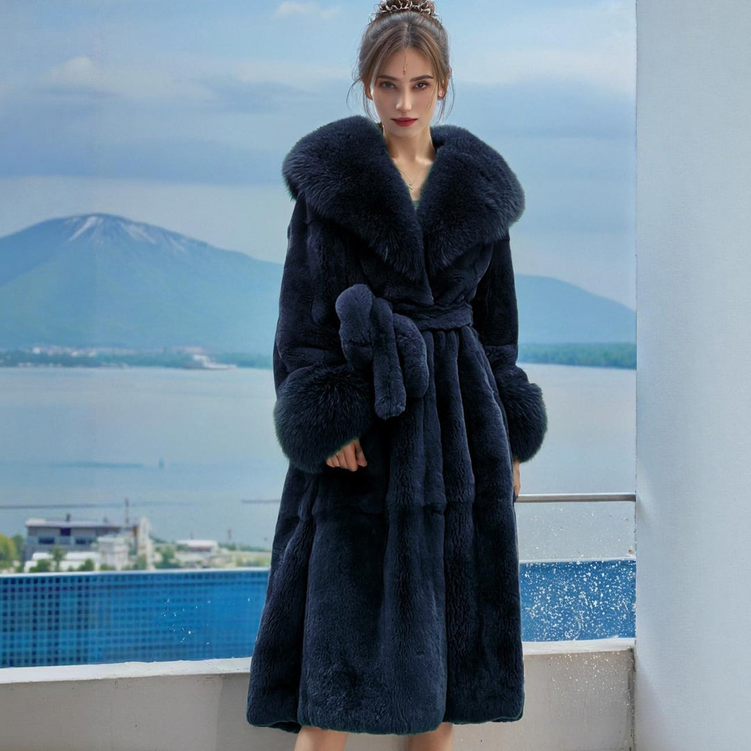 Long women's coat with faux fur collar