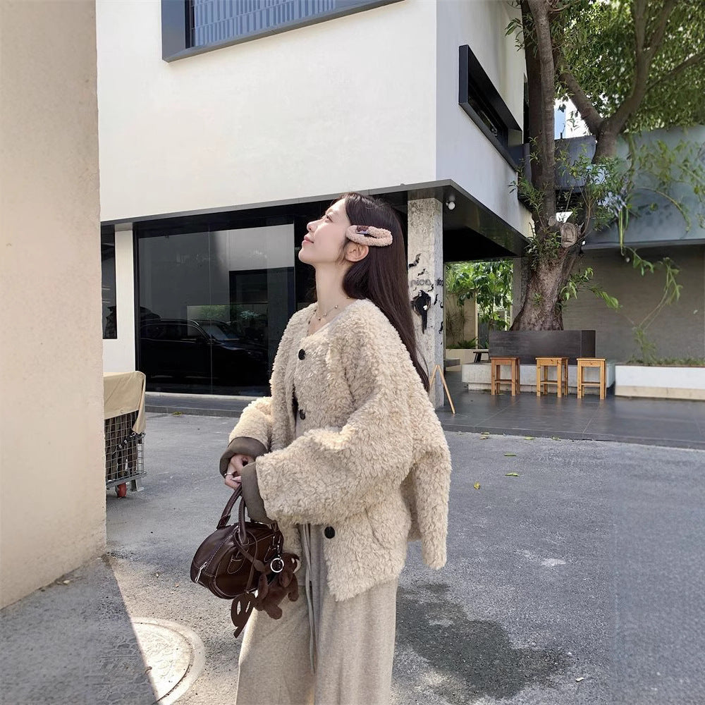 Women's coat made of lambskin imitation and suede imitation