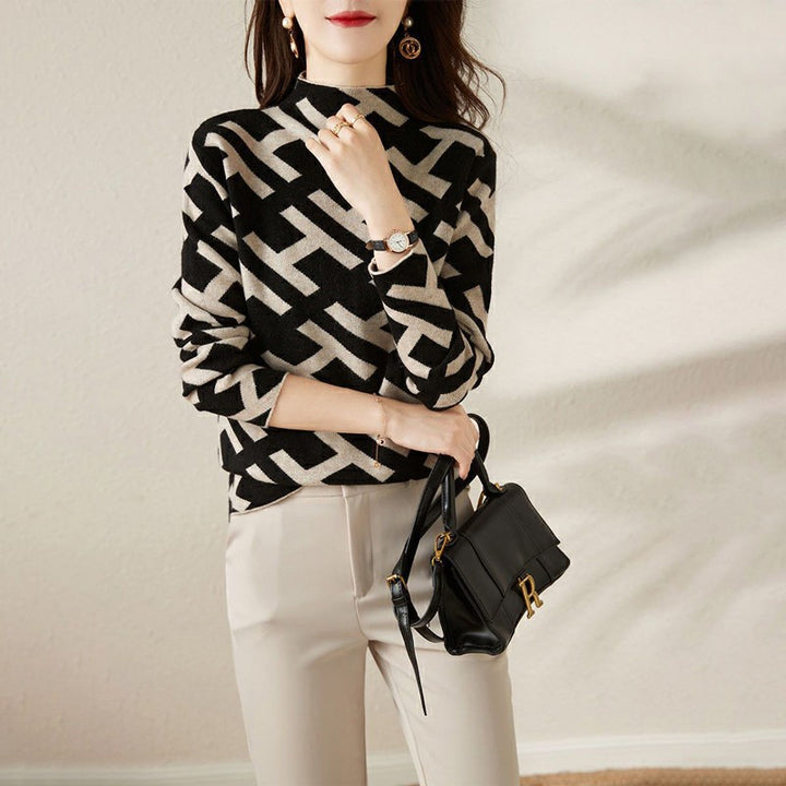 Women's knitted sweater with letter pattern