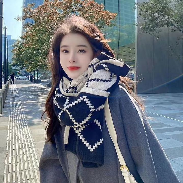 Reversible scarf with diamond pattern, 150x20 cm