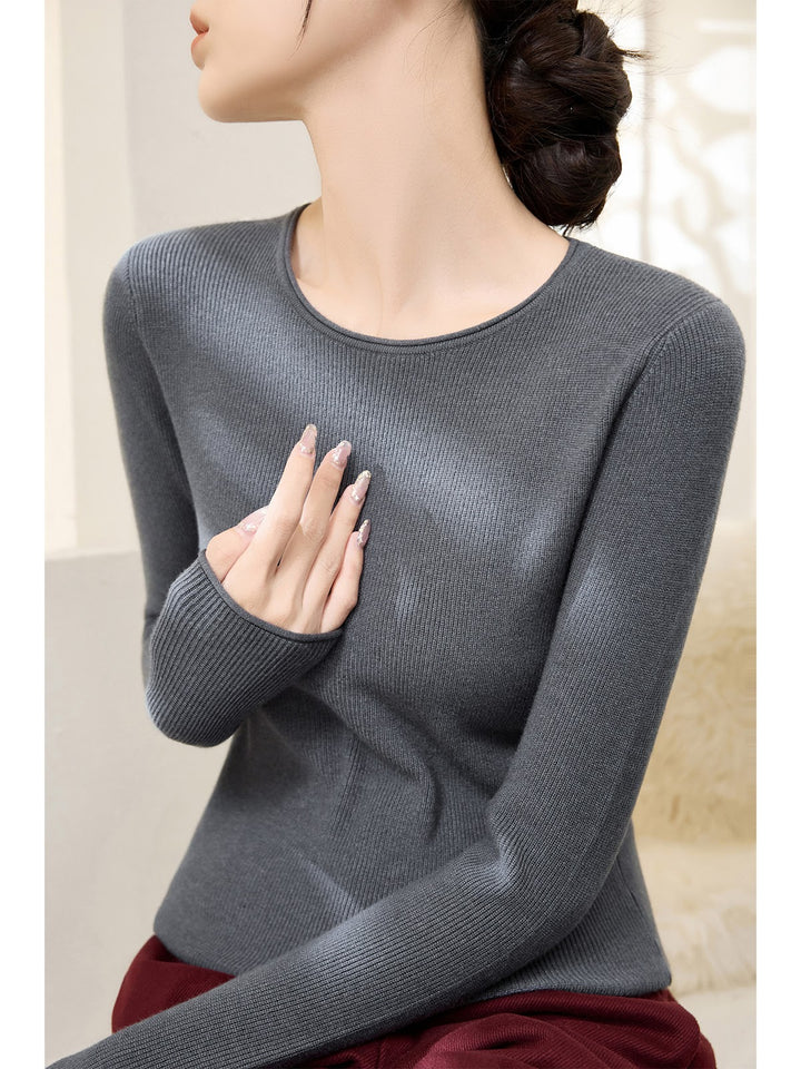Slim fit knitted sweater with round neck