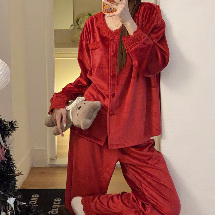 Women's house suit made of island fleece with lapel collar