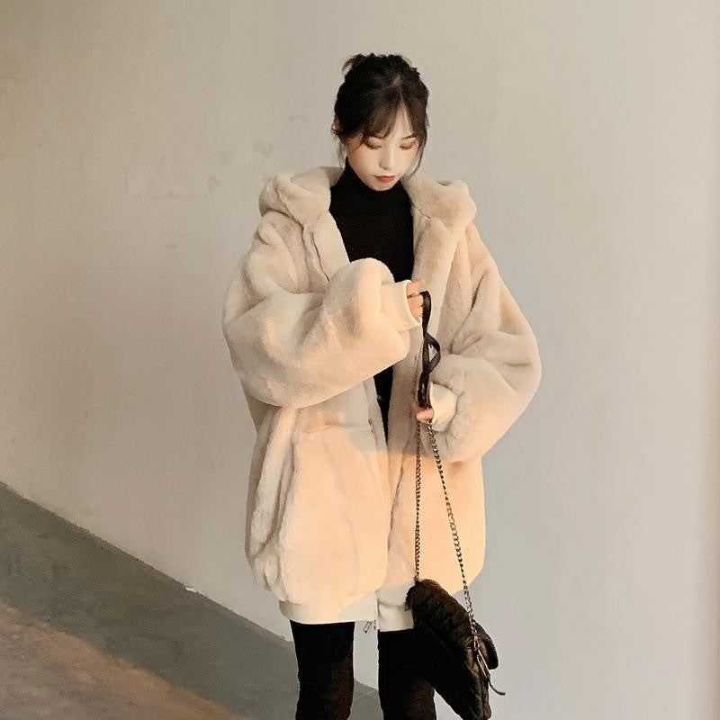 Loosely cut women's faux fur jacket with hood