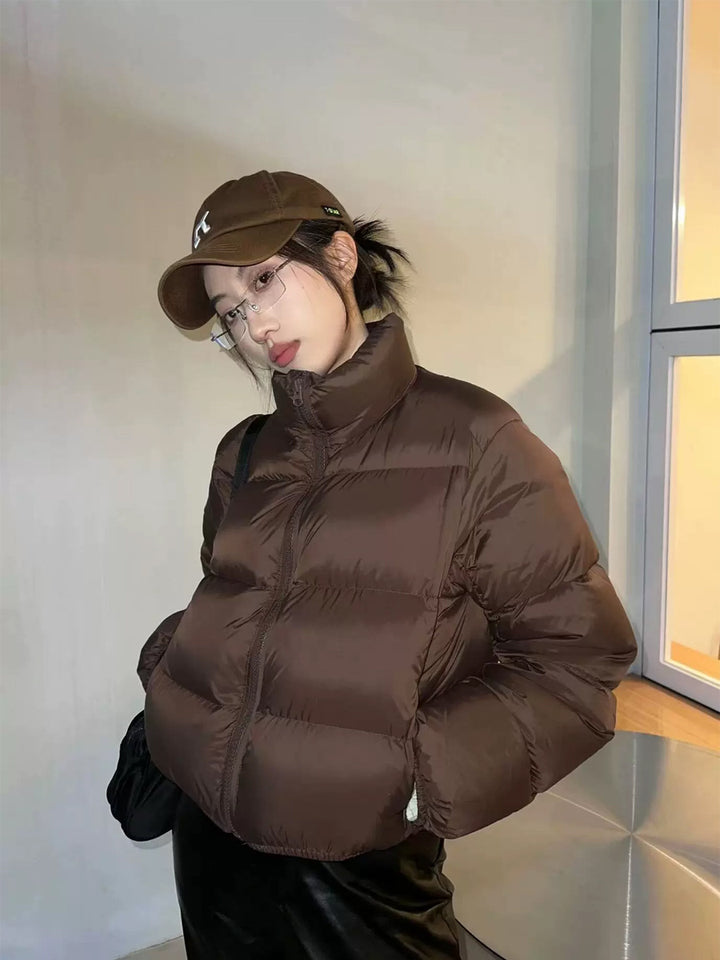 Short, padded women's winter jacket in puffer style